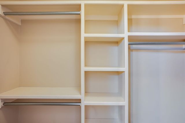 5718 E 49th St N, Bel Aire, KS 67220