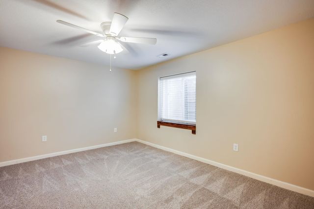 5718 E 49th St N, Bel Aire, KS 67220