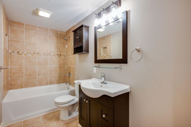 5718 E 49th St N, Bel Aire, KS 67220