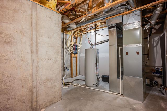 5718 E 49th St N, Bel Aire, KS 67220