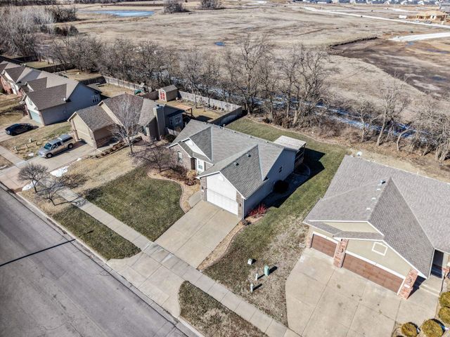 5718 E 49th St N, Bel Aire, KS 67220