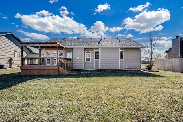 5718 E 49th St N, Bel Aire, KS 67220