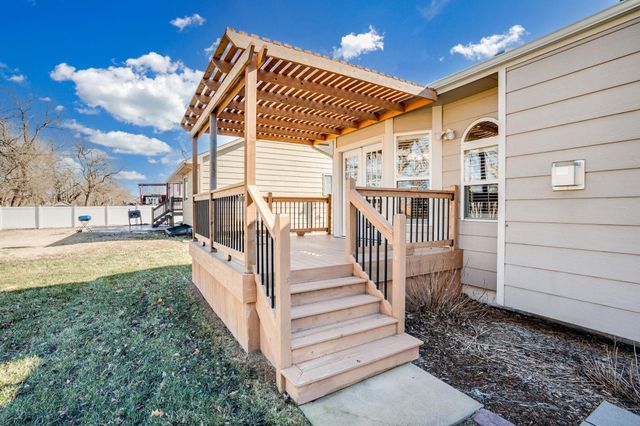 5718 E 49th St N, Bel Aire, KS 67220