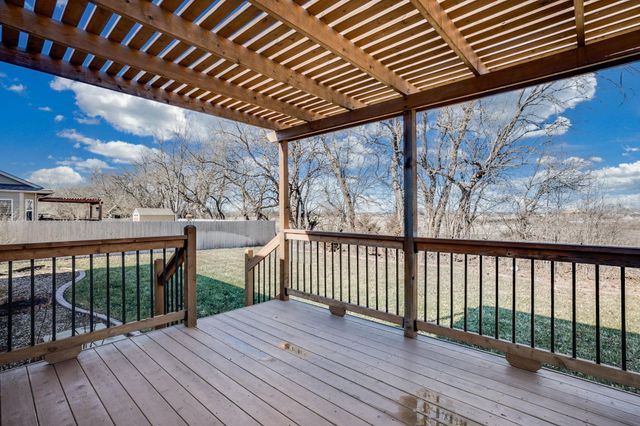 5718 E 49th St N, Bel Aire, KS 67220