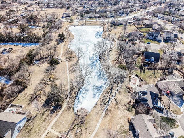 5718 E 49th St N, Bel Aire, KS 67220