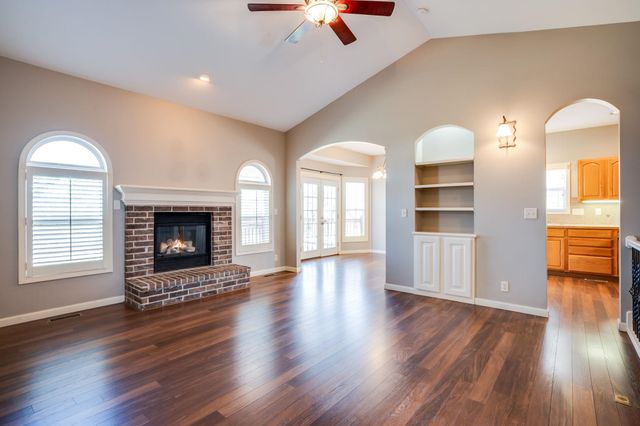 5718 E 49th St N, Bel Aire, KS 67220