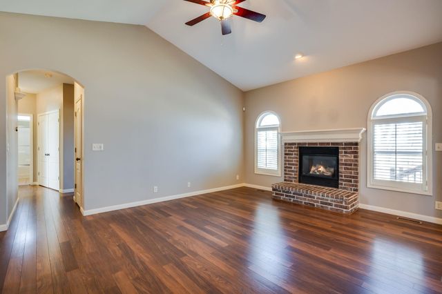 5718 E 49th St N, Bel Aire, KS 67220