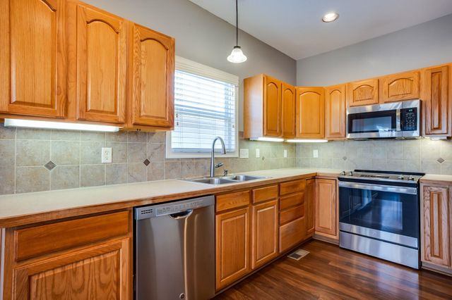 5718 E 49th St N, Bel Aire, KS 67220