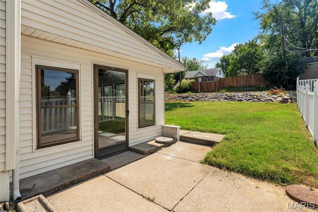 1165 Jackson Street, St Charles, MO 63301