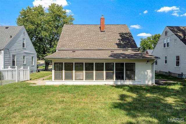 1165 Jackson Street, St Charles, MO 63301