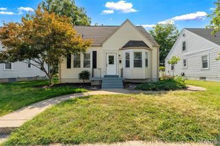 1165 Jackson Street, St Charles, MO 63301