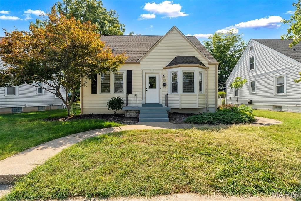 1165 Jackson Street, St Charles, MO 63301