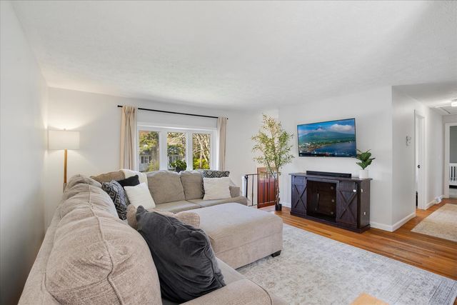 22 Avery Road, Pocasset, MA 02559