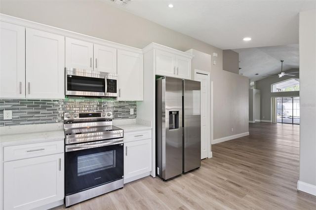 15932 ROBIN HILL LOOP, Clermont, FL 34714