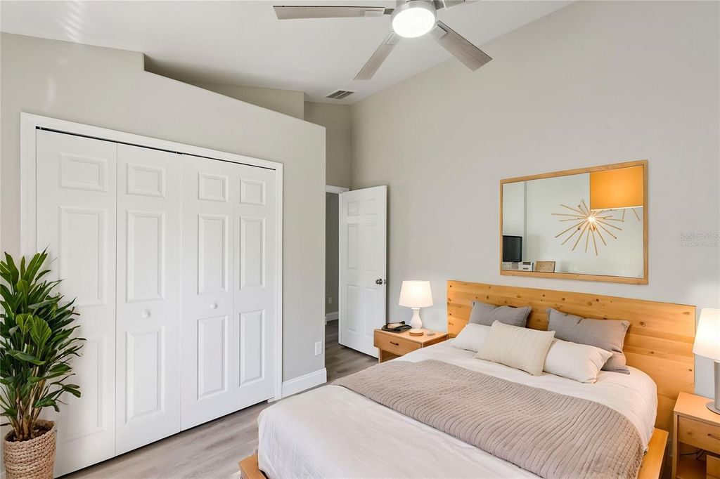 Image 14 of property listing at 15932 ROBIN HILL LOOP, Clermont, FL 34714