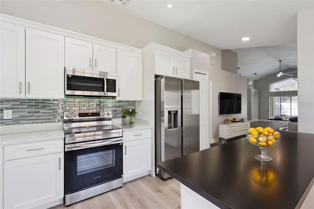 Image 3 of property listing at 15932 ROBIN HILL LOOP, Clermont, FL 34714