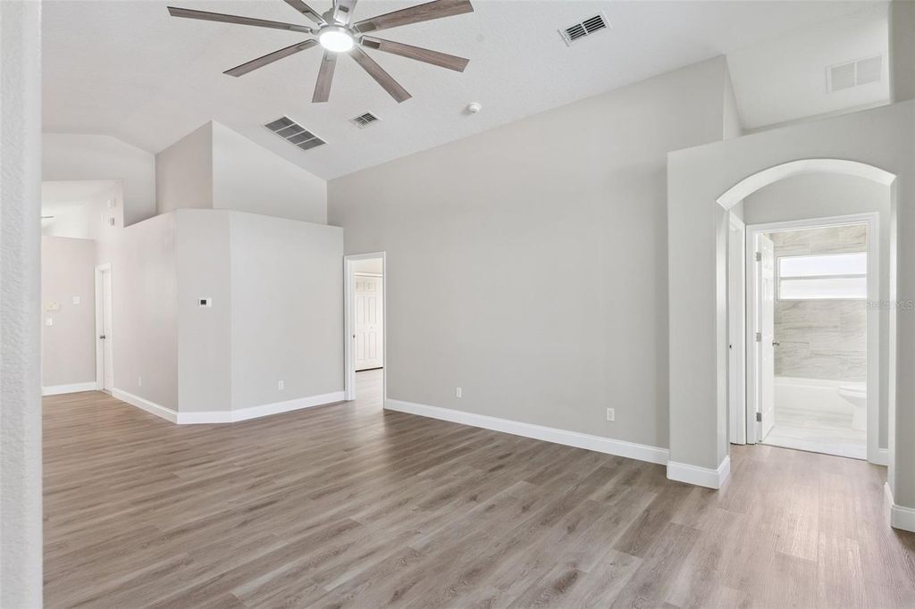 Image 23 of property listing at 15932 ROBIN HILL LOOP, Clermont, FL 34714