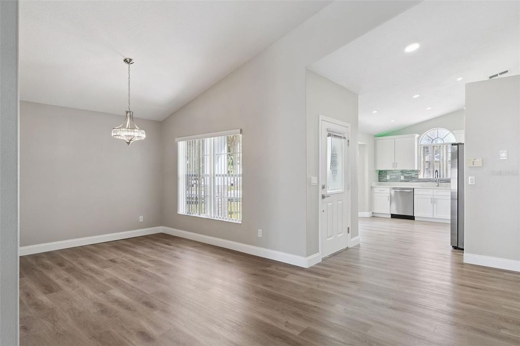 Image 28 of property listing at 15932 ROBIN HILL LOOP, Clermont, FL 34714