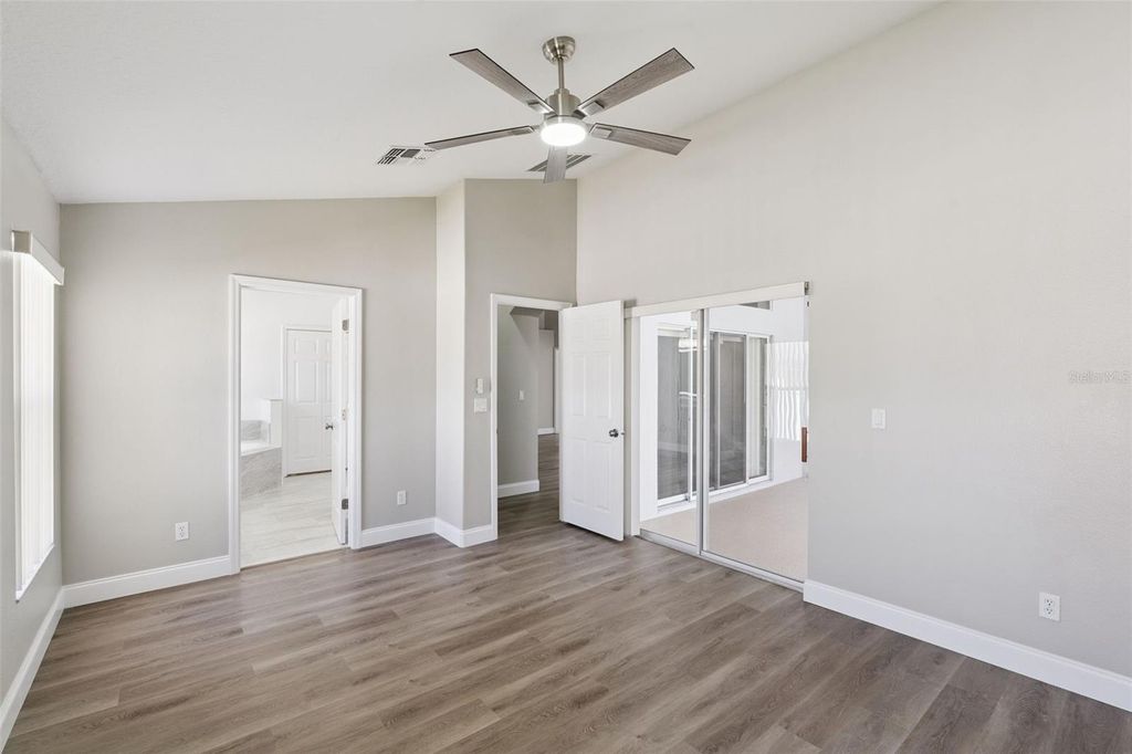 Image 34 of property listing at 15932 ROBIN HILL LOOP, Clermont, FL 34714