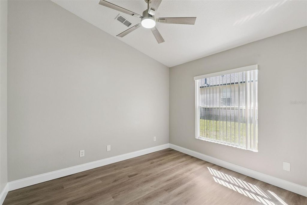 Image 38 of property listing at 15932 ROBIN HILL LOOP, Clermont, FL 34714