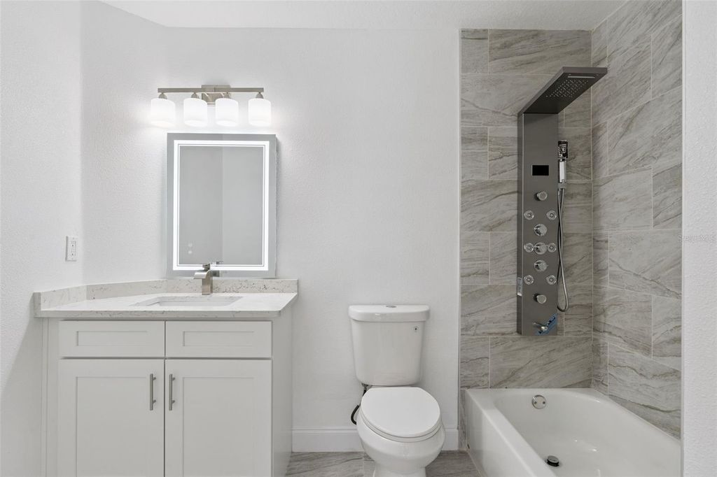 Image 44 of property listing at 15932 ROBIN HILL LOOP, Clermont, FL 34714