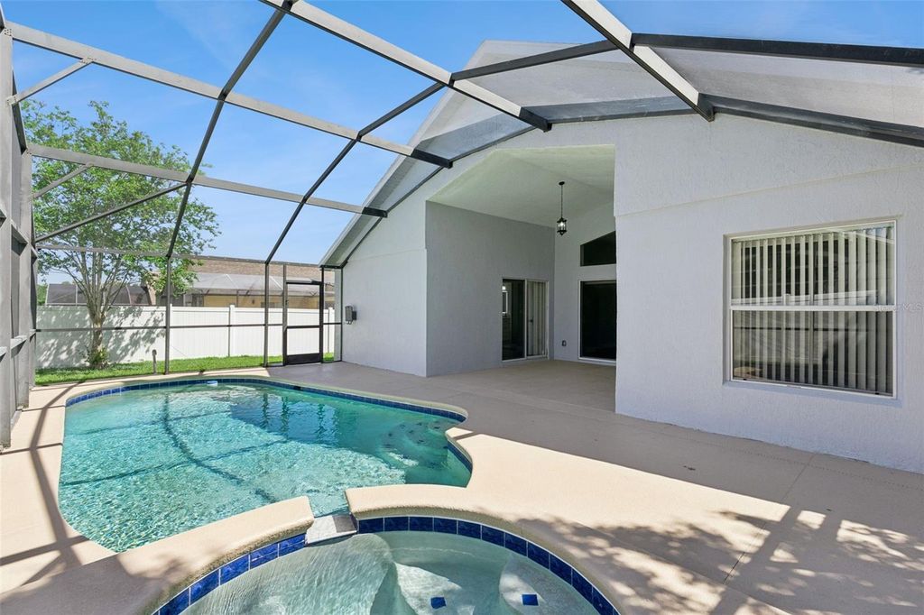 Image 47 of property listing at 15932 ROBIN HILL LOOP, Clermont, FL 34714