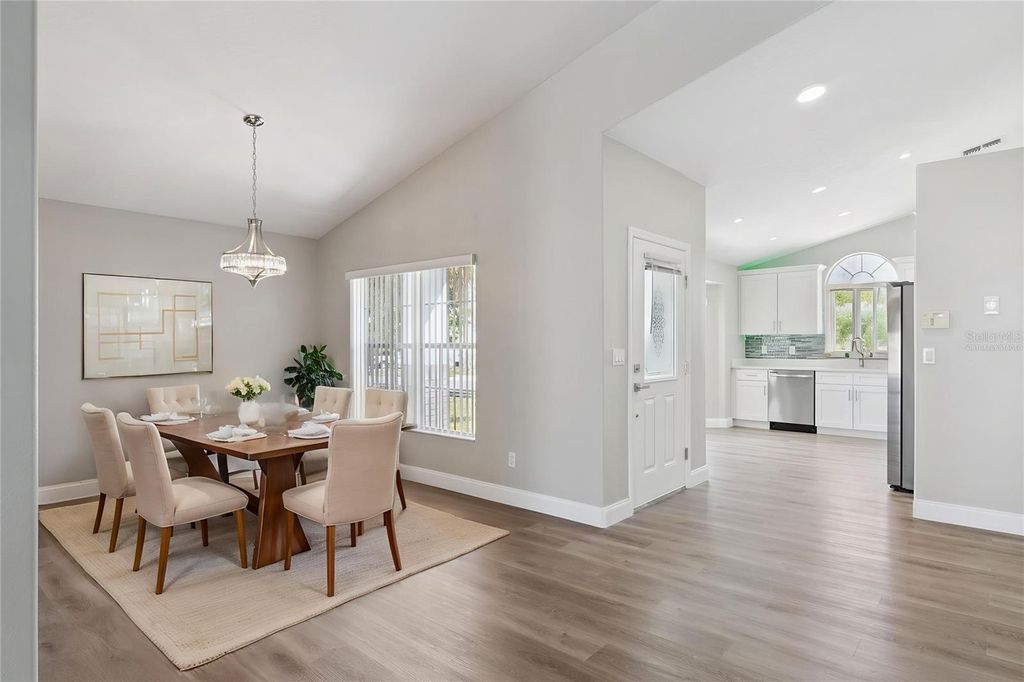 Image 6 of property listing at 15932 ROBIN HILL LOOP, Clermont, FL 34714