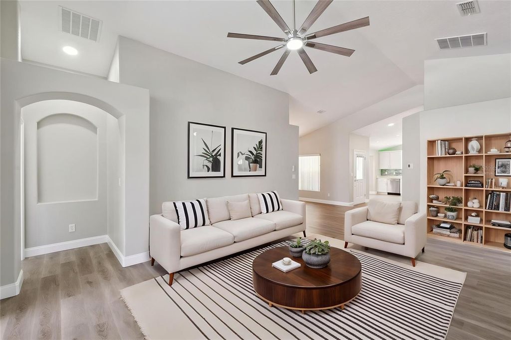 Image 8 of property listing at 15932 ROBIN HILL LOOP, Clermont, FL 34714