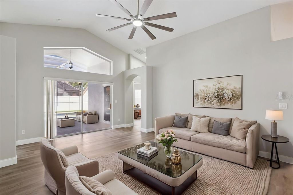 Image 9 of property listing at 15932 ROBIN HILL LOOP, Clermont, FL 34714