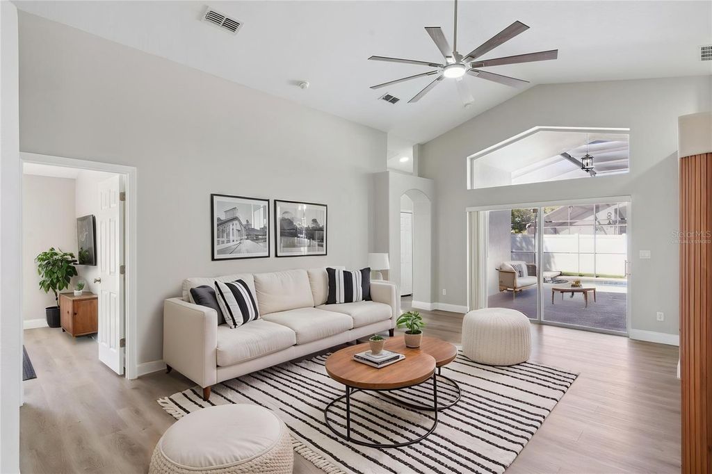 Image 10 of property listing at 15932 ROBIN HILL LOOP, Clermont, FL 34714