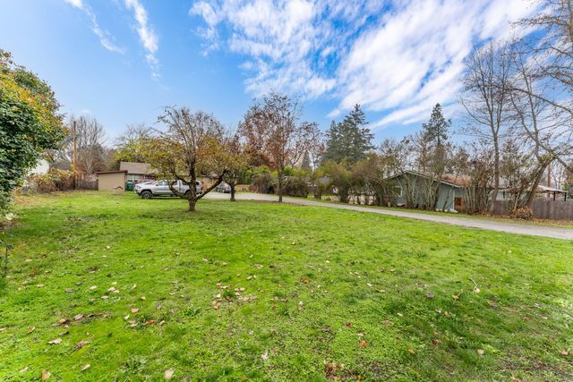 1848 Cloverlawn Drive, Grants Pass, OR 97527