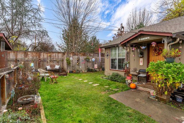 1848 Cloverlawn Drive, Grants Pass, OR 97527