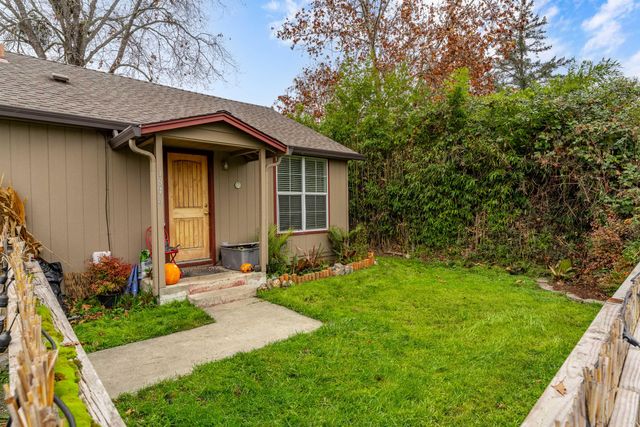 1848 Cloverlawn Drive, Grants Pass, OR 97527