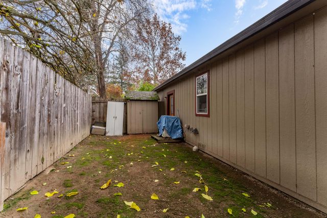 1848 Cloverlawn Drive, Grants Pass, OR 97527