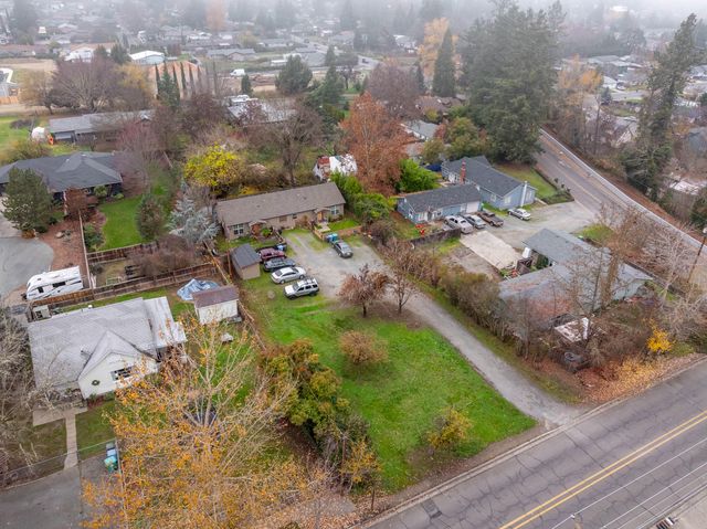 1848 Cloverlawn Drive, Grants Pass, OR 97527