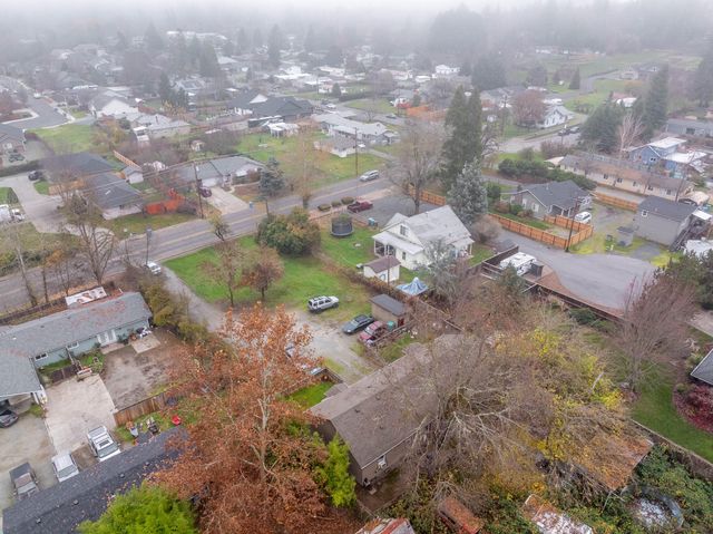 1848 Cloverlawn Drive, Grants Pass, OR 97527