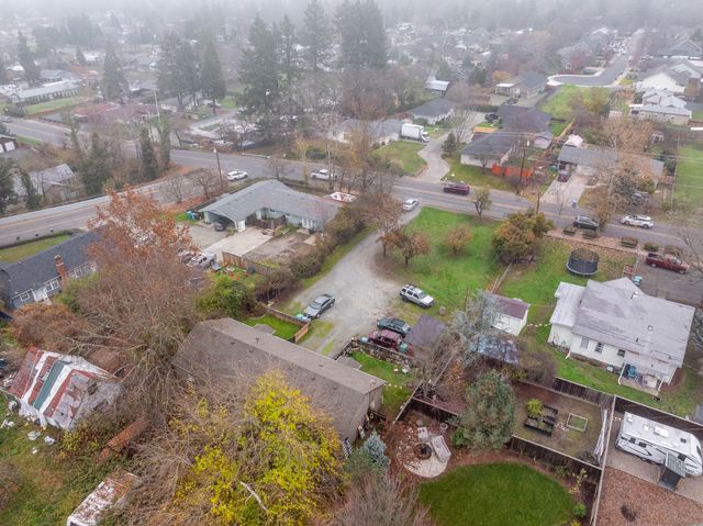 1848 Cloverlawn Drive, Grants Pass, OR 97527