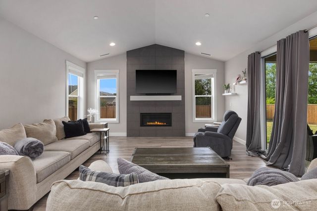 1113 25th Avenue Ct SW, Puyallup, WA 98373