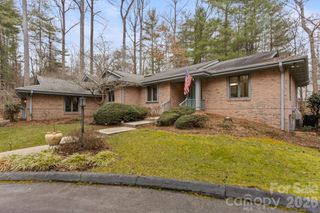 132 Camellia Way, Hendersonville, NC 28739