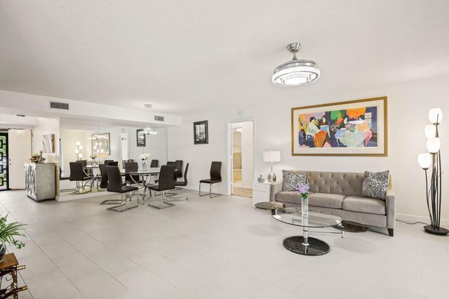 5338 S Fountains Dr Drive S, Lake Worth, FL 33467