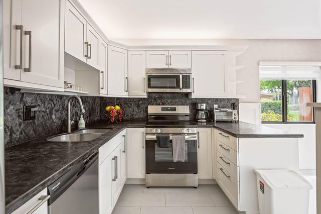 5338 S Fountains Dr Drive S, Lake Worth, FL 33467