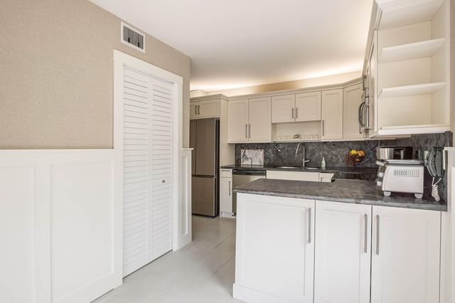 5338 S Fountains Dr Drive S, Lake Worth, FL 33467