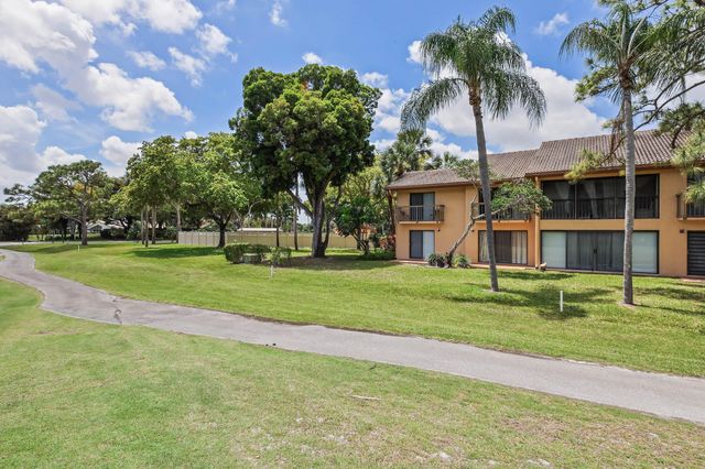 5338 S Fountains Dr Drive S, Lake Worth, FL 33467