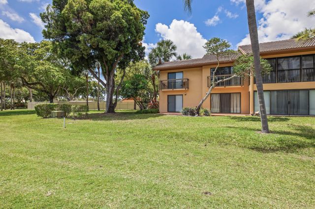 5338 S Fountains Dr Drive S, Lake Worth, FL 33467