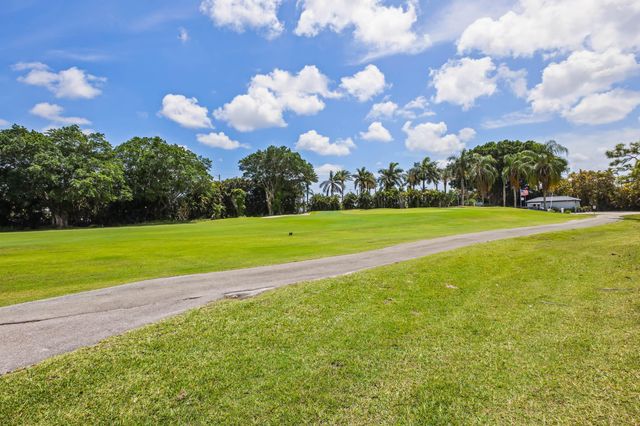 5338 S Fountains Dr Drive S, Lake Worth, FL 33467