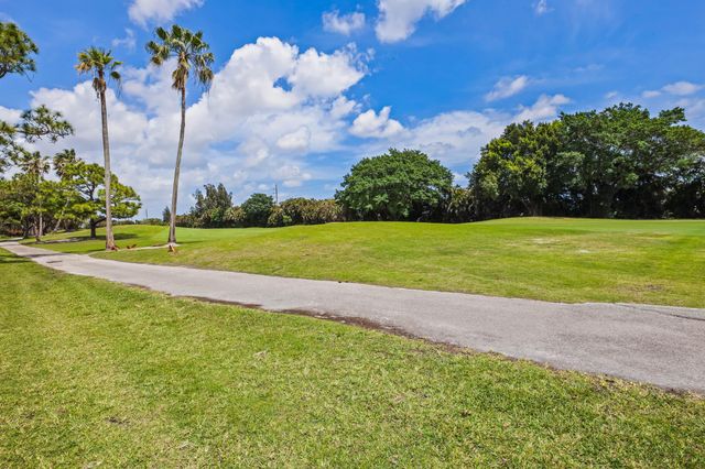 5338 S Fountains Dr Drive S, Lake Worth, FL 33467