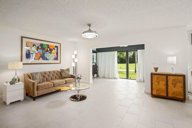 5338 S Fountains Dr Drive S, Lake Worth, FL 33467