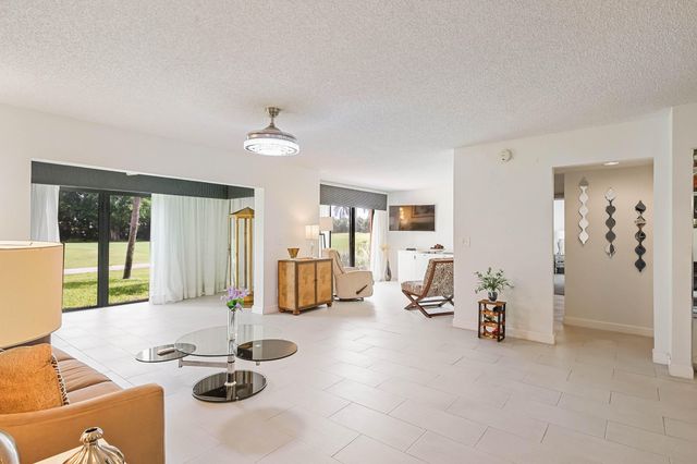 5338 S Fountains Dr Drive S, Lake Worth, FL 33467