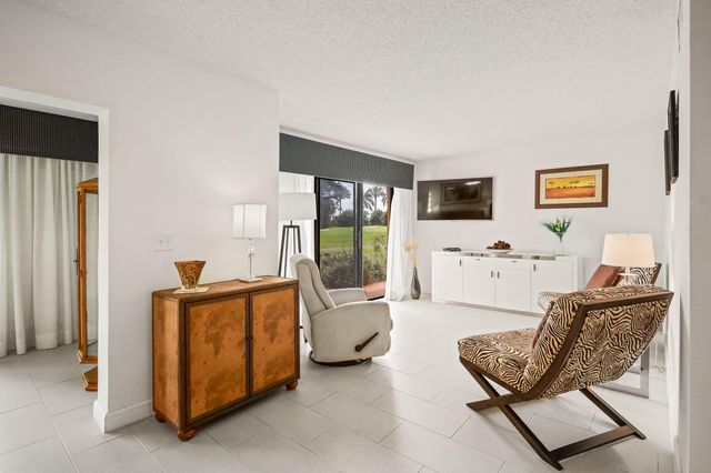 5338 S Fountains Dr Drive S, Lake Worth, FL 33467
