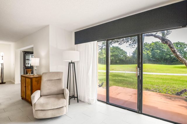 5338 S Fountains Dr Drive S, Lake Worth, FL 33467